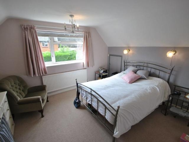 House for sale in Bishop's Cleeve, Tewkesbury