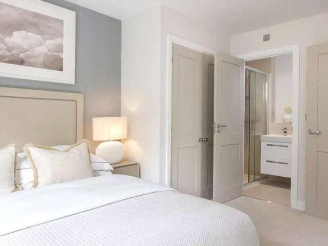 House for sale in North Ascot, Ascot