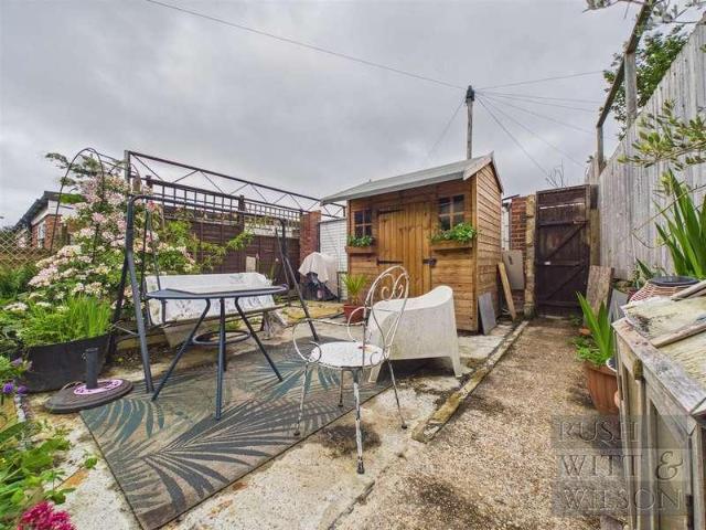 House for sale in Blacklands, Guestling Green