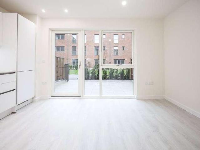 House for sale in Harrow Weald, Greater London
