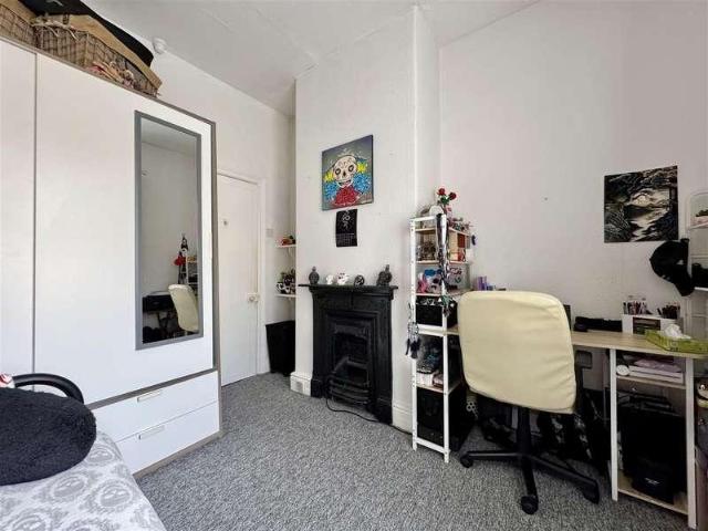 House for sale in Huddersfield, Marsh