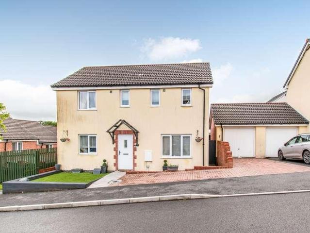 House for sale in Lamellion, Cornwall