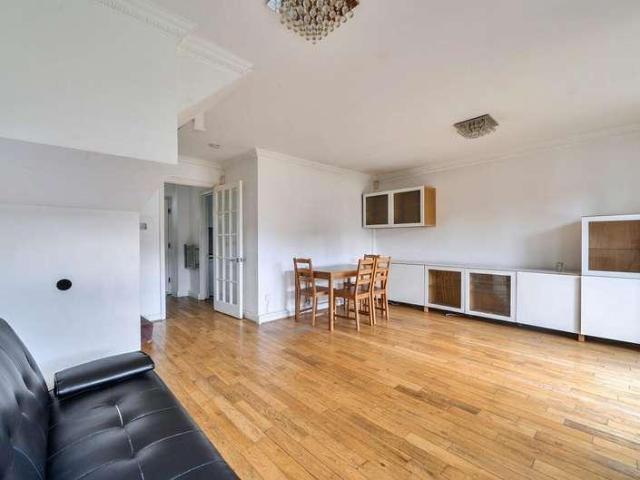 House for sale in Little Stanmore, Greater London