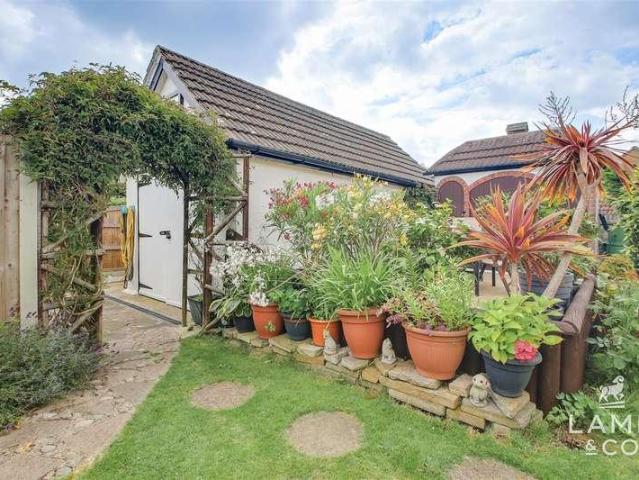 House for sale in Dale Hill, Essex