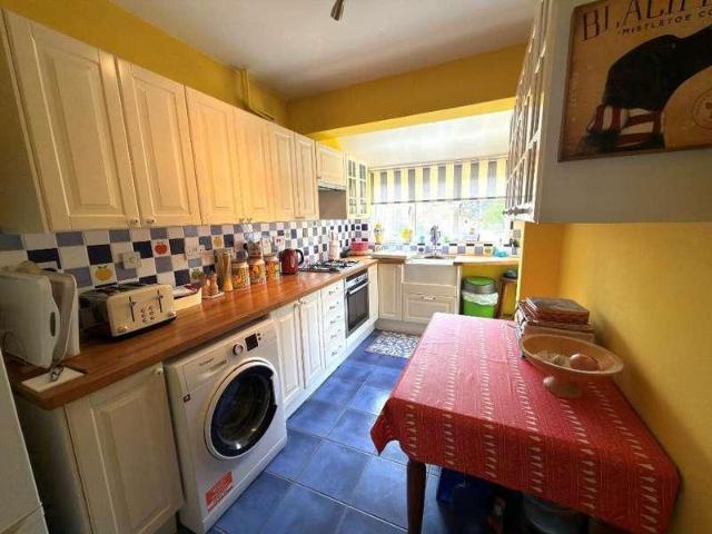 House for sale in Spring Park, Luton