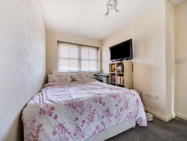 House for sale in Smallfield, Tandridge