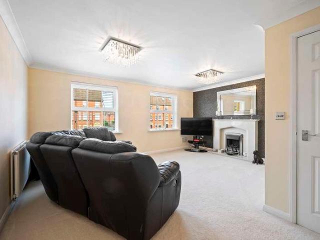 House for sale in Green Close, Warwickshire