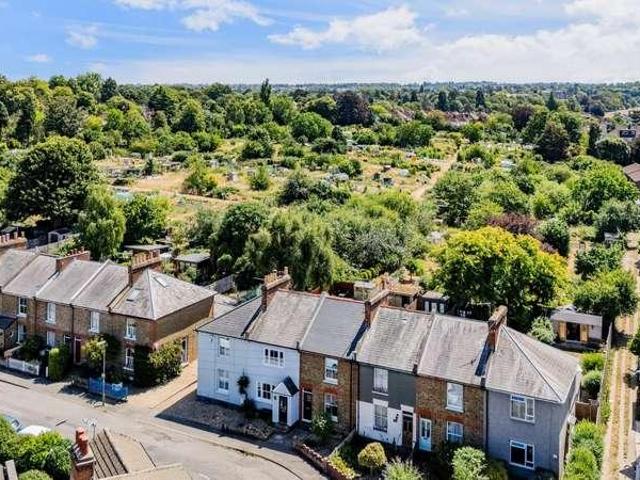 House for sale in Woodcote, Epsom