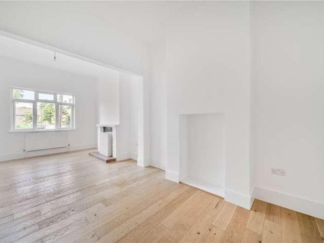 House for sale in Stratford Marsh, Greater London