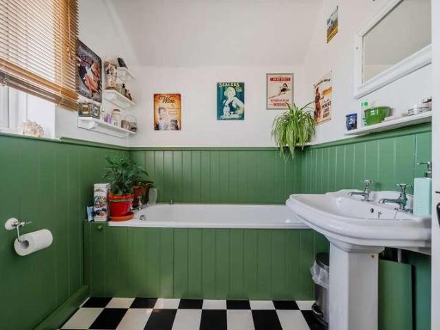 House for sale in Fole, Surrey
