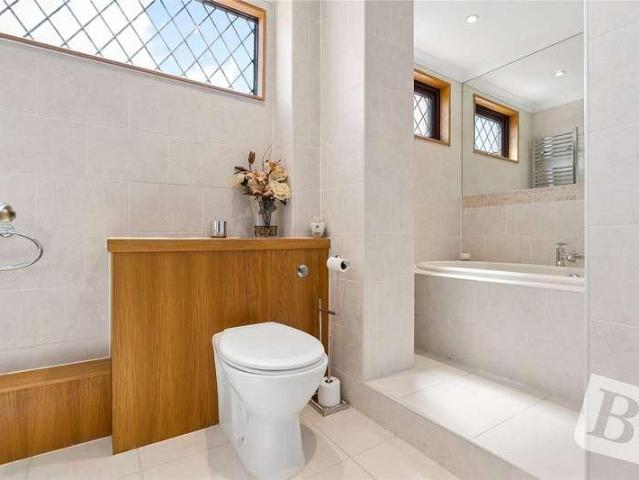 House for sale in Pilgrims' Hatch, Navestock Side
