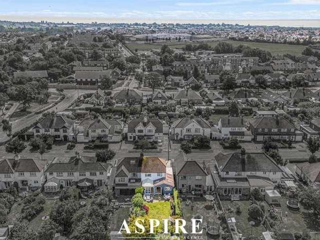 House for sale in North Shoebury, Alton Barnes