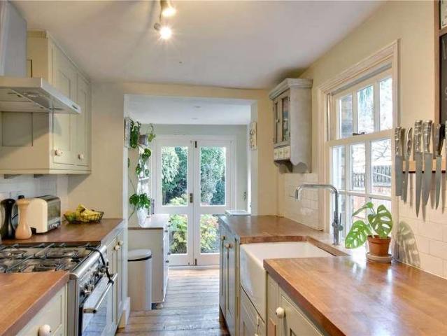 House for sale in East Greenwich, Greater London