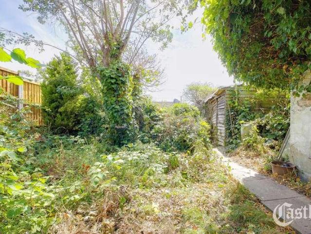 House for sale in Bowes Park, Greater London
