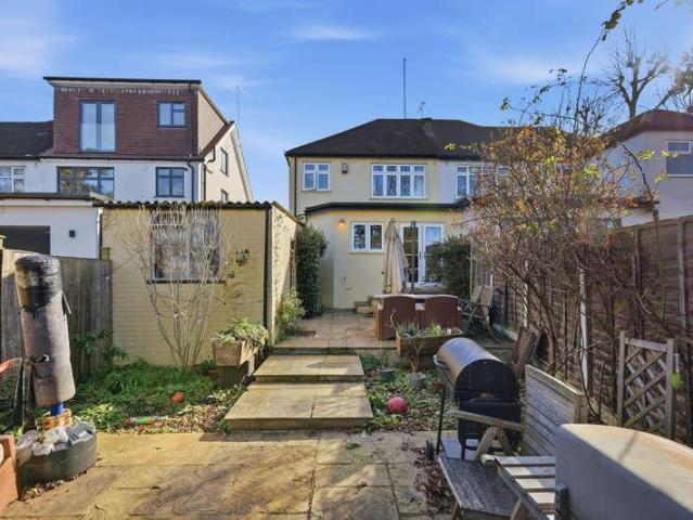 House for sale in Friern Barnet, Greater London