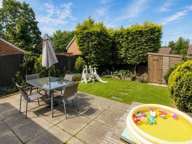 House for sale in Wrenthorpe, West Yorkshire