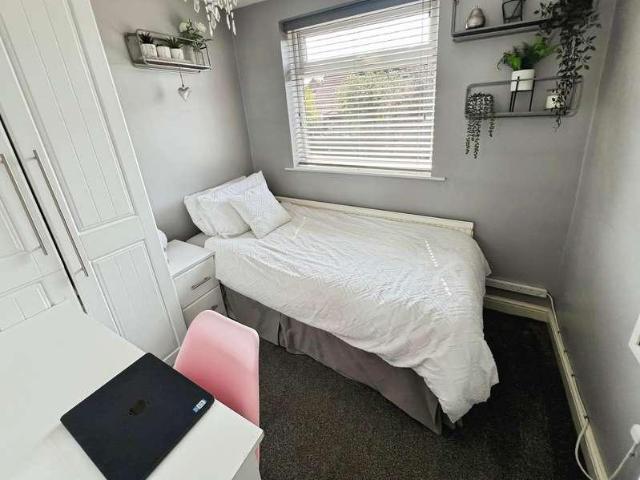 House for sale in Bradshaw, Lee Bank