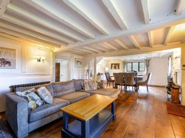 House for sale in Hillview, Surrey