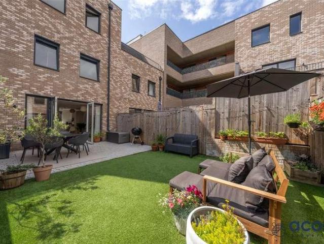 House for sale in Kingsbury, Greater London