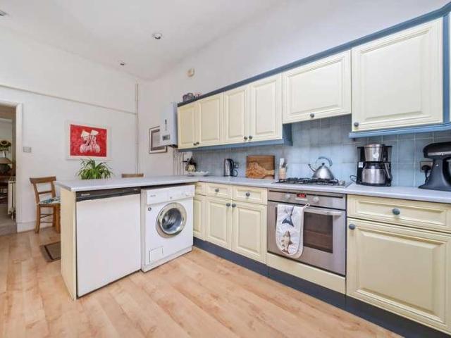 House for sale in Teddington, Strawberry Hill