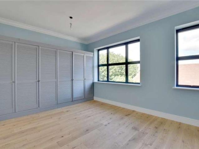 House for sale in East Greenwich, Greater London