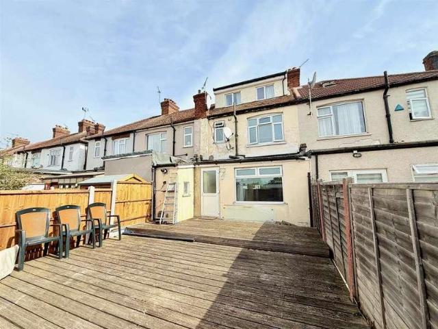House for sale in Chingford Mount, Highams Park