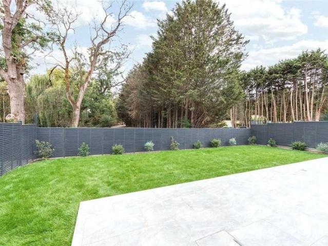 House for sale in Harperbury Park, St Albans