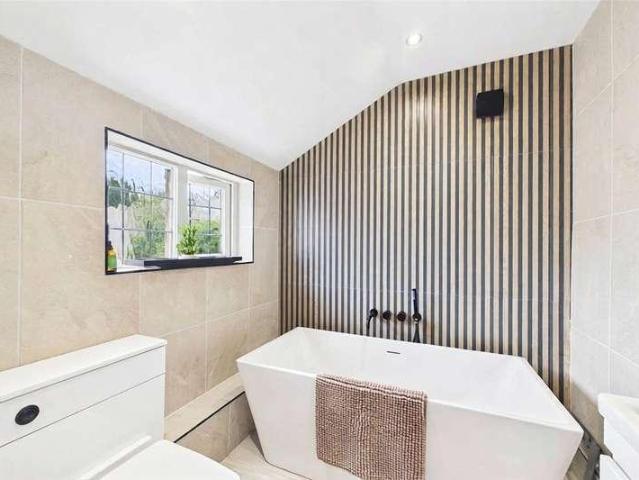 House for sale in Heol-las, Surrey