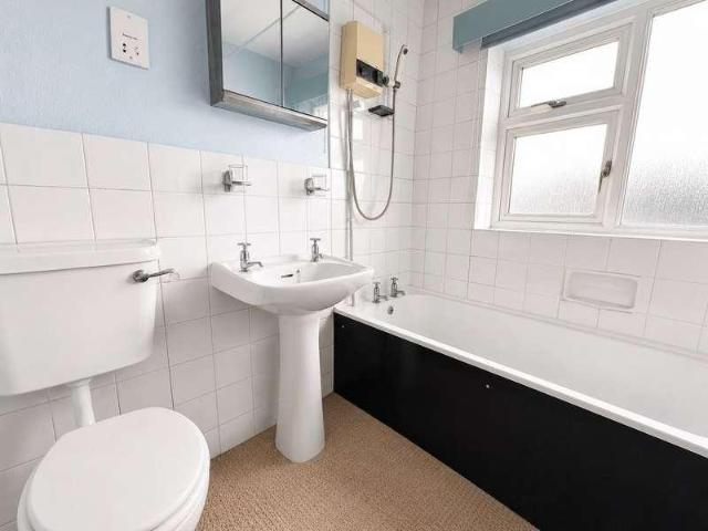 House for sale in Huddersfield, West Yorkshire