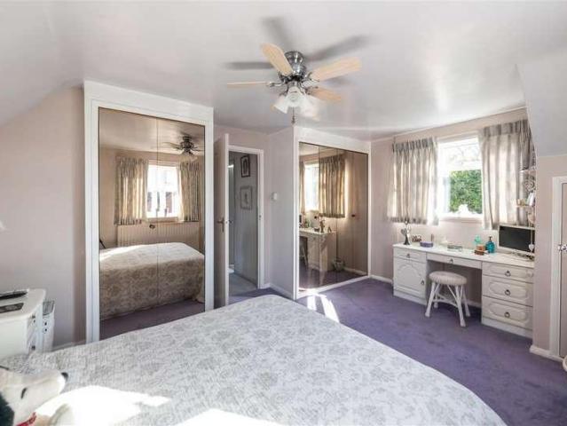 House for sale in Burstow, Hillview