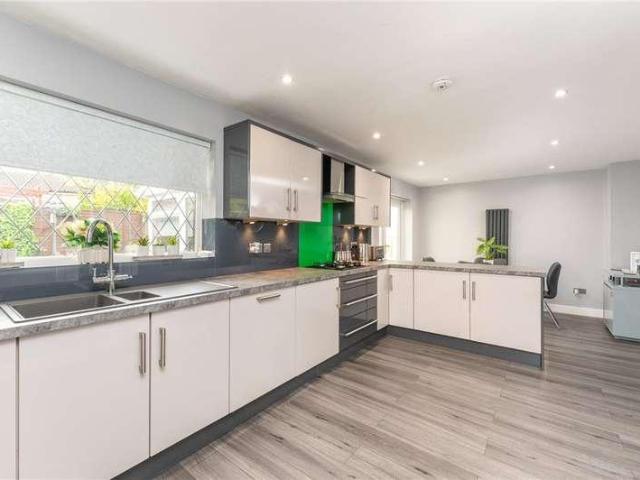 House for sale in West Ardsley, Tingley