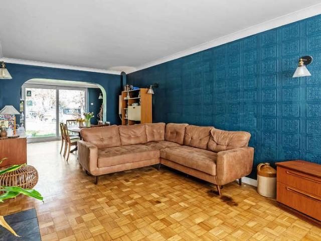 House for sale in Hillview, Surrey