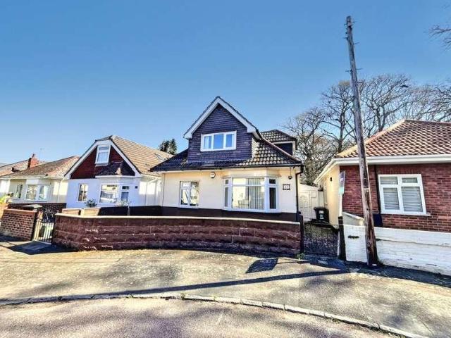 House for sale in Queens Park, Bournemouth