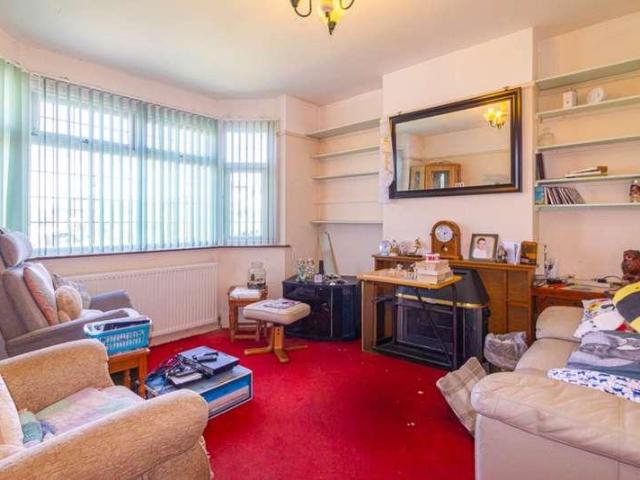 House for sale in Stroud Green, Barling