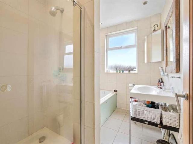 House for sale in London Borough of Merton, Raynes Park