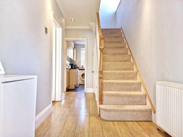 House for sale in Round Green, Luton