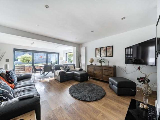 House for sale in Longlane, Chieveley