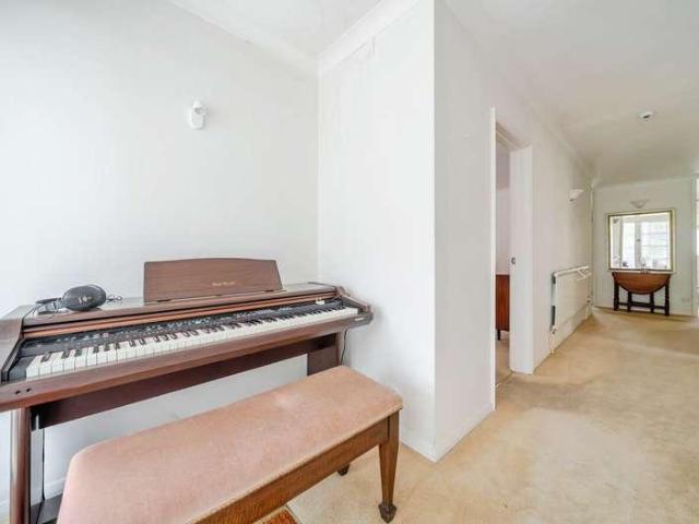 House for sale in Fole, Surrey