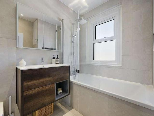 House for sale in London Borough of Merton, Collier's Wood