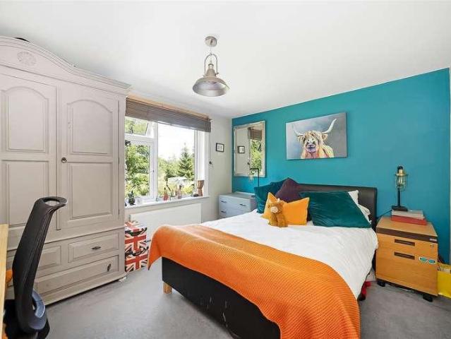 House for sale in Hillview, Surrey