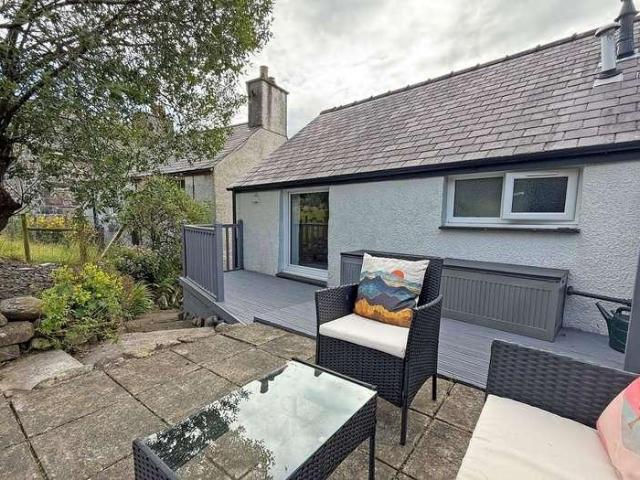 House for sale in Llanllyfni, Wales