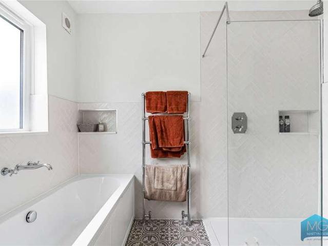 House for sale in West Finchley, Greater London
