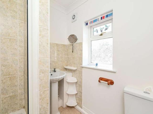 House for sale in Frogmore, Hart