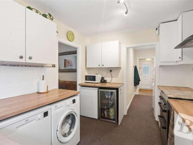 House for sale in Pilgrims' Hatch, Brentwood