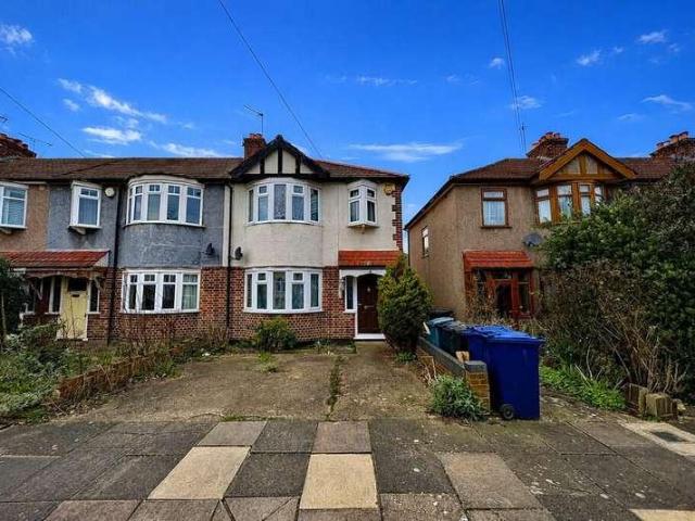 House for sale in London Borough of Ealing, Greenford
