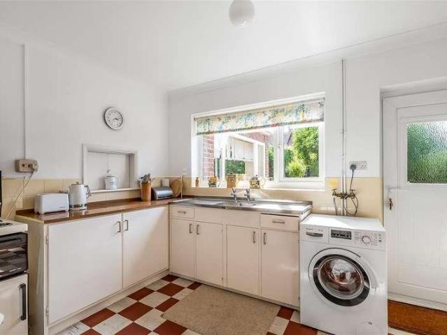 House for sale in Hillview, Surrey