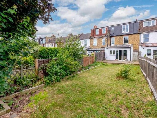 House for sale in London Borough of Merton, Raynes Park