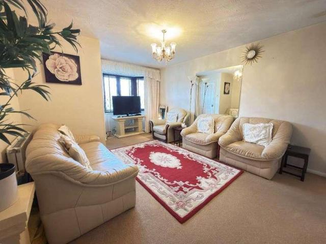 House for sale in Warden Hill, Luton