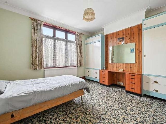 House for sale in Willesden Green, Greater London