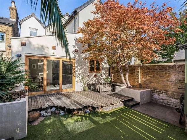 House for sale in Royal Borough of Kingston upon Thames, Greater London